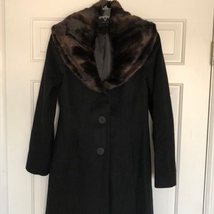 Tahari Wool Coat w. Faux Fur Collar